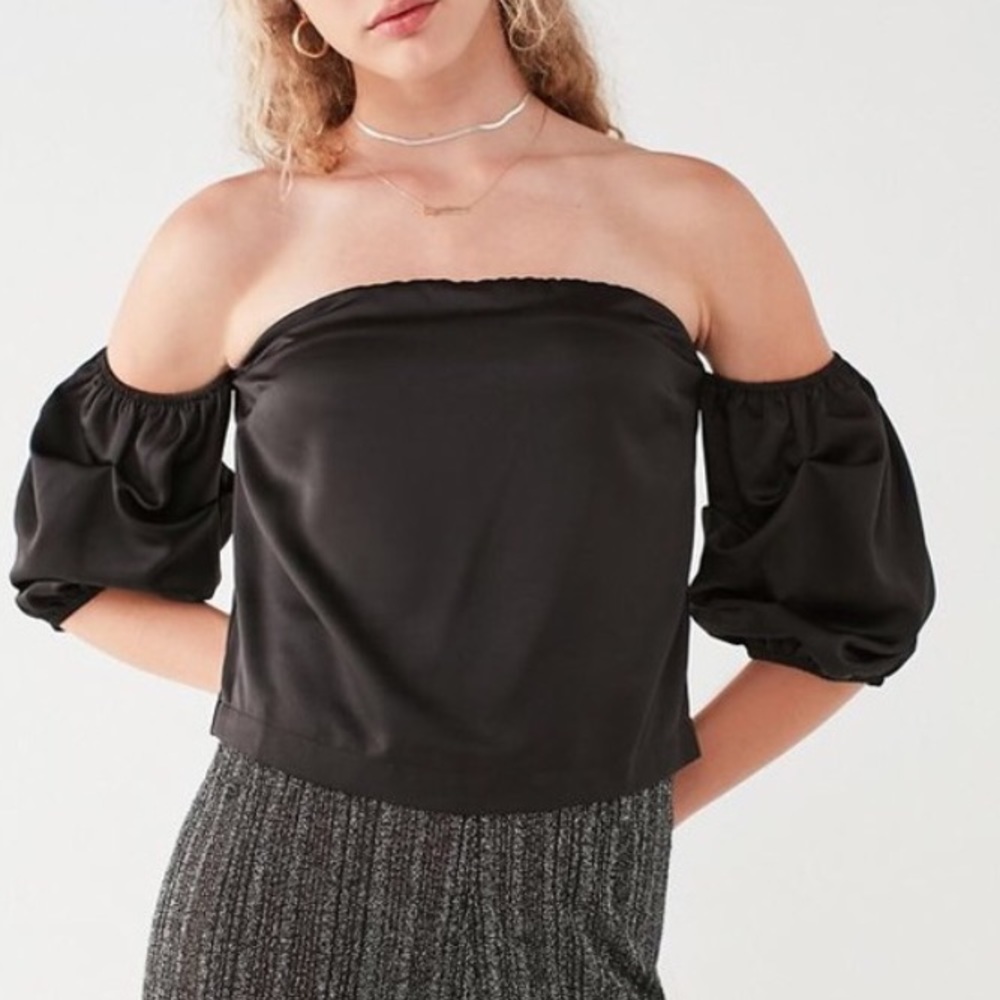Urban Outfitters Off The Shoulder Crop Top Black L